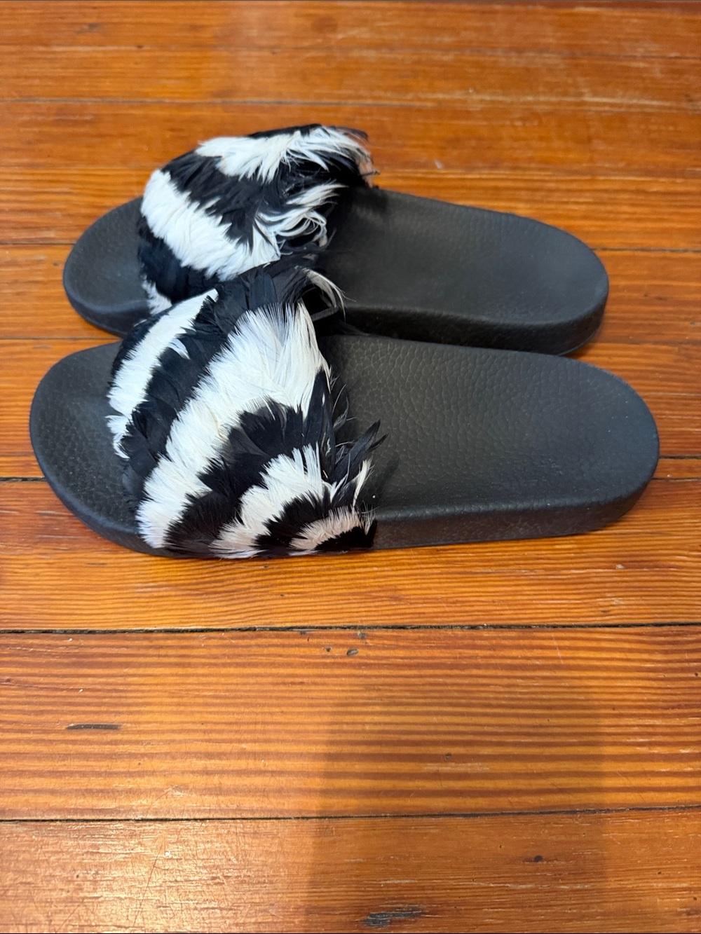Authentic Valentino Black & White Feather Slide Sandals Size 39